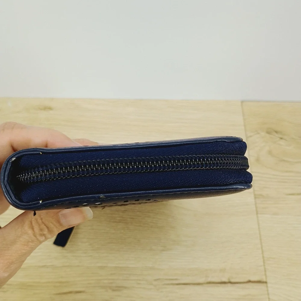 Vera Bradley Navy Blue Laser Cut Medallion Zip Around Accordion Wallet